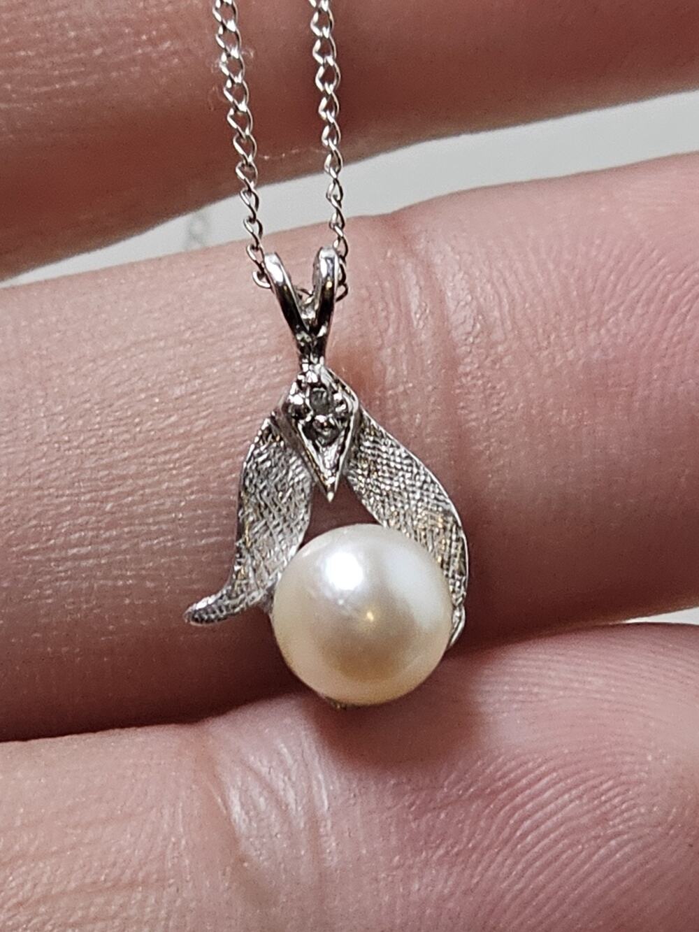 Vintage 14K White Gold Pearl & Diamond Pendant W/14K White Gold Filled Chain 16"